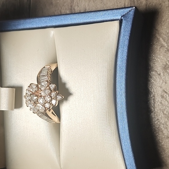 Diamond cluster design ring. - Picture 11 of 11